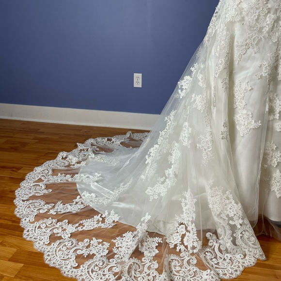 Allure Bridal White Ball Gown Sweetheart Strapless Mid Back Size 8 Free Shipping - Picture 5 of 14